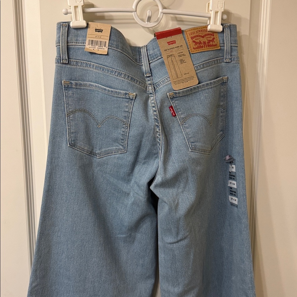 NWT Levi's 318 Shaping Wide Leg Mid Rise Women's Jeans Size 27/32 - Picture 2 of 4